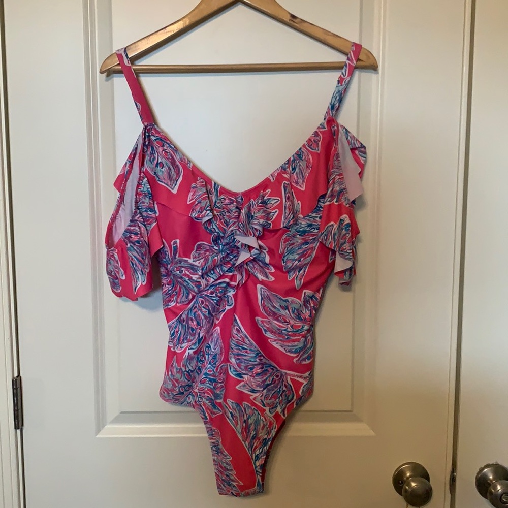 Flirty Marilyn Monroe off-the-shoulder Swimsuit